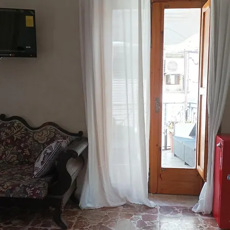 Bed & Breakfast Palazzo Montagna Grotte (Sicily)